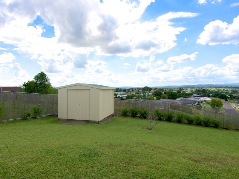 16 Banksia Court, Lowood QLD 4311