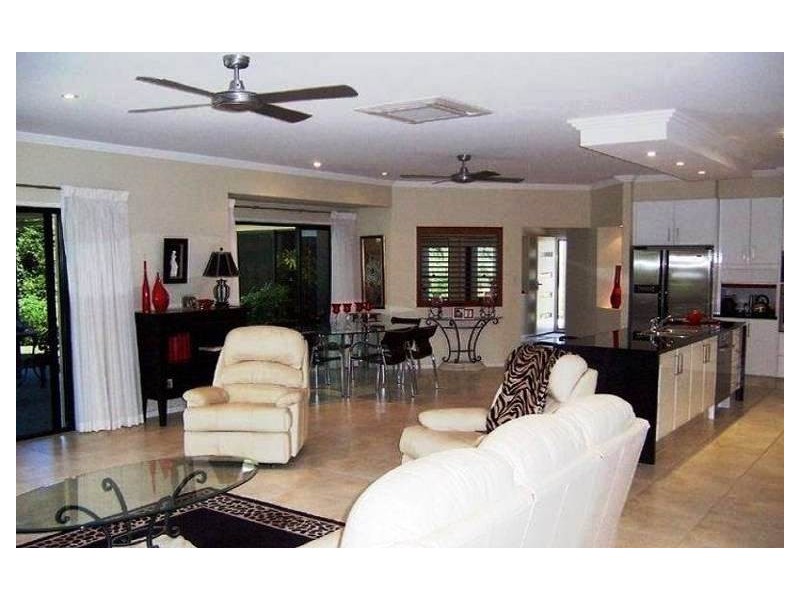 7 Lagoon Cres, Bellbowrie QLD 4070