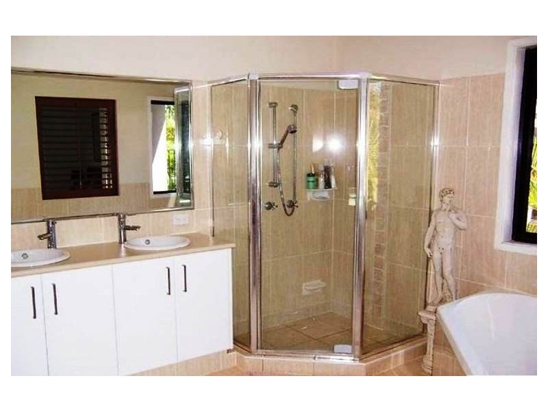 7 Lagoon Cres, Bellbowrie QLD 4070