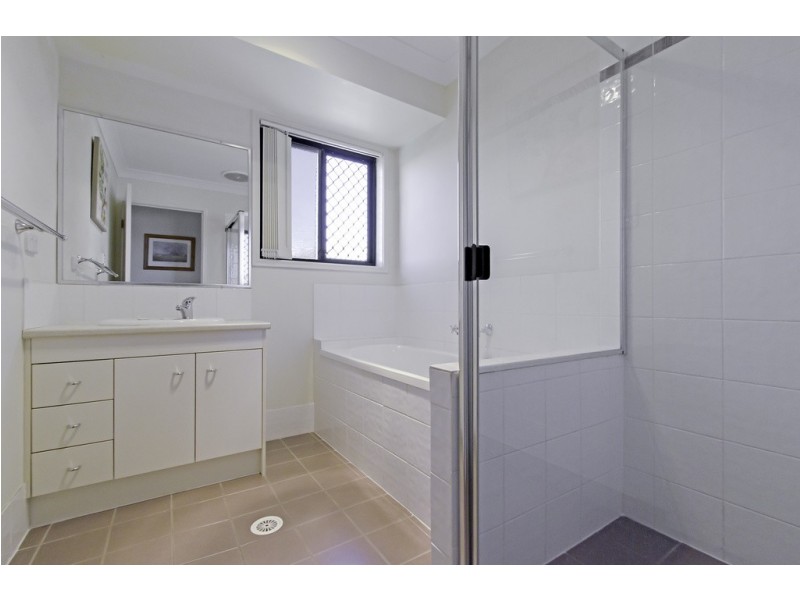 10 Varley St, Lowood QLD 4311