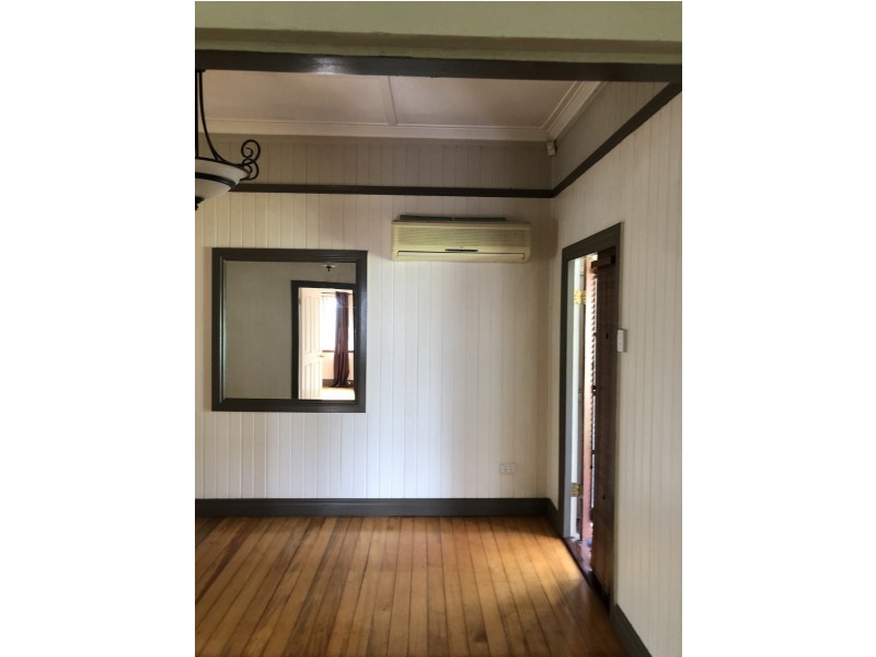 4 Fifer Street, Eastern Heights QLD 4305