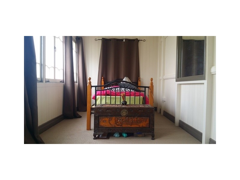 4 Fifer Street, Eastern Heights QLD 4305