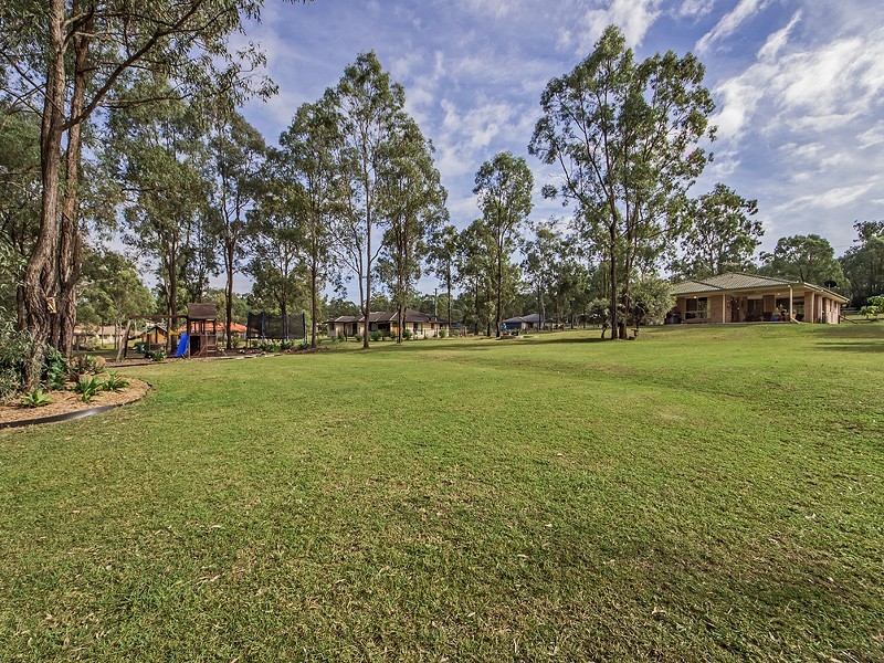 1 River Oak Court, Lowood QLD 4311