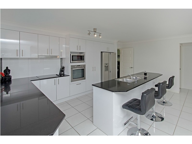 10 Fay Court, Fernvale QLD 4306