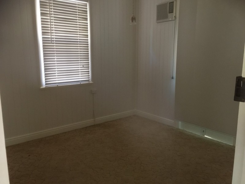 4 Montauban Street, Newtown QLD 4305