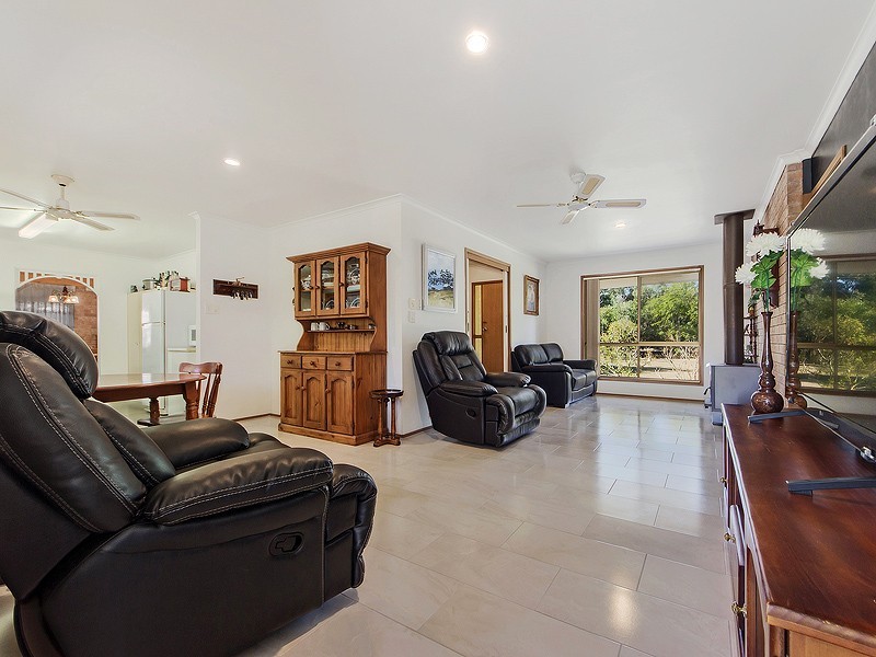 4 Shannon Road, Lowood QLD 4311