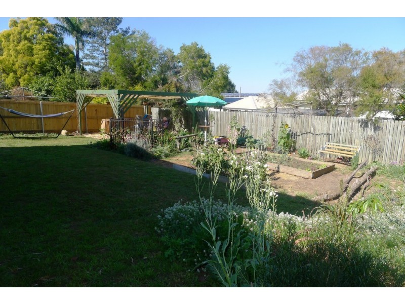 12 STURT STREET, Leichhardt QLD 4305