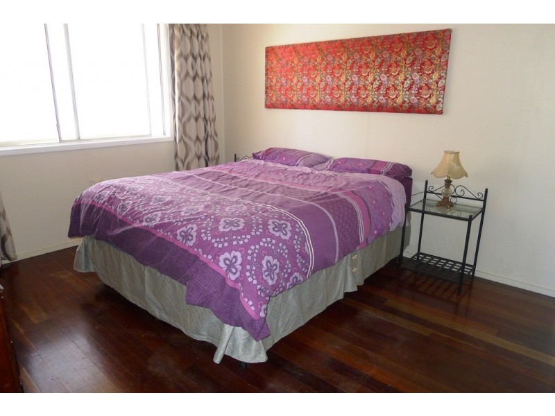 12 STURT STREET, Leichhardt QLD 4305