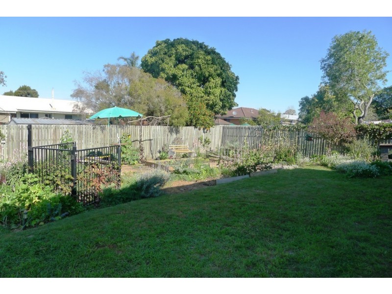 12 STURT STREET, Leichhardt QLD 4305