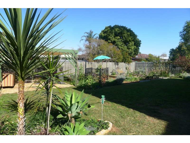 12 STURT STREET, Leichhardt QLD 4305