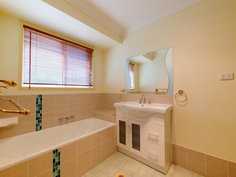 4 Notnel Court, Brassall QLD 4305