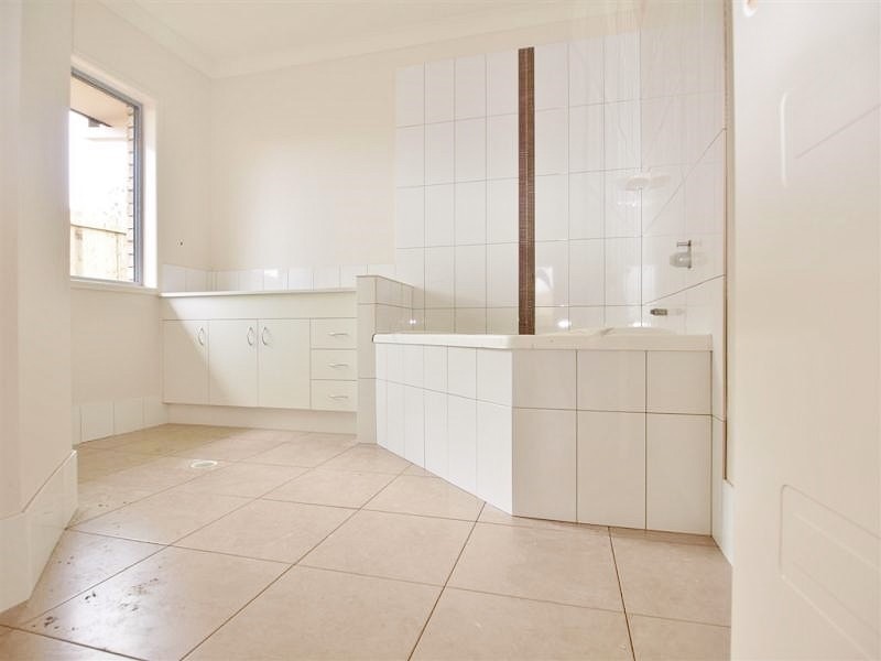 32 SUTHERLAND CRESCENT, Goodna QLD 4300