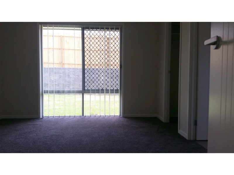 8 GENEROSITY STREET, South Ripley QLD 4306