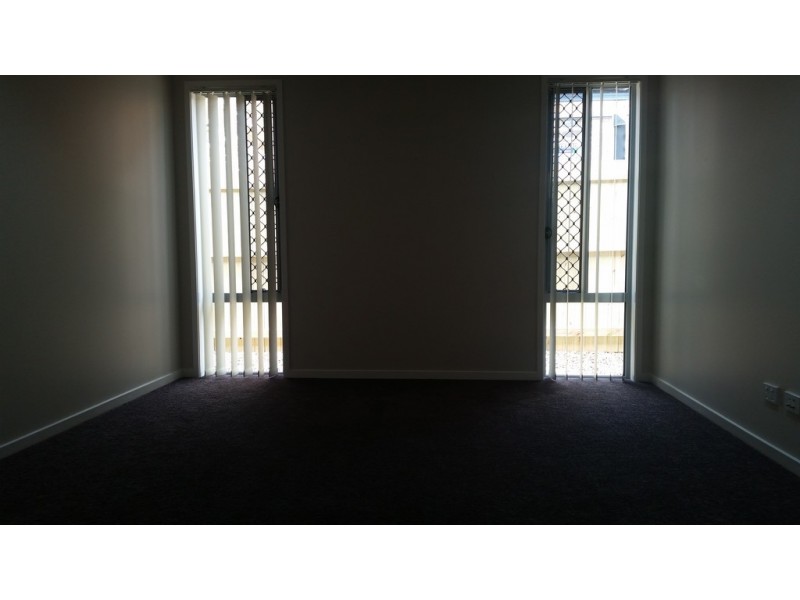 8 GENEROSITY STREET, South Ripley QLD 4306