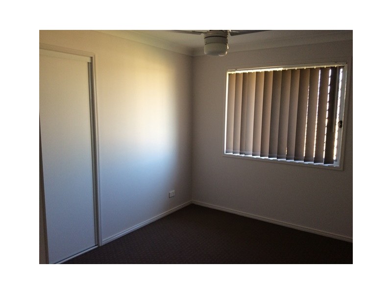 1/19 Essington Mews, Leichhardt QLD 4305