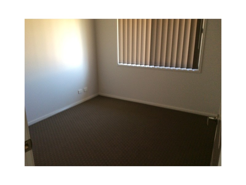 1/19 Essington Mews, Leichhardt QLD 4305