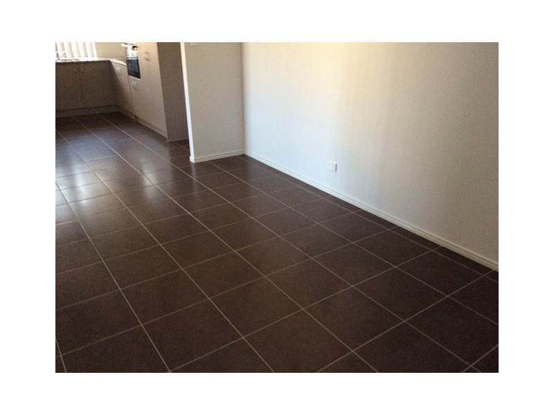 1/19 Essington Mews, Leichhardt QLD 4305