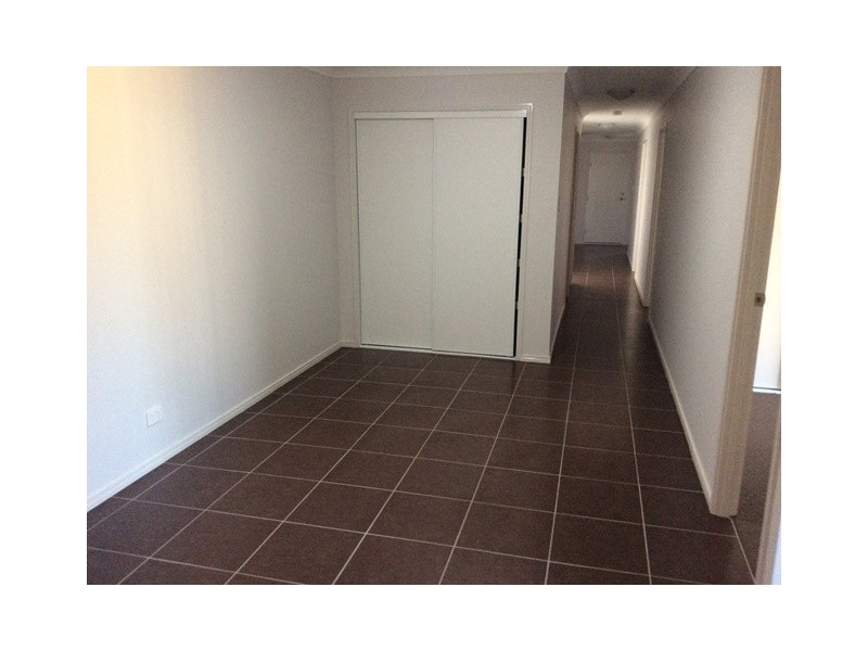 1/19 Essington Mews, Leichhardt QLD 4305