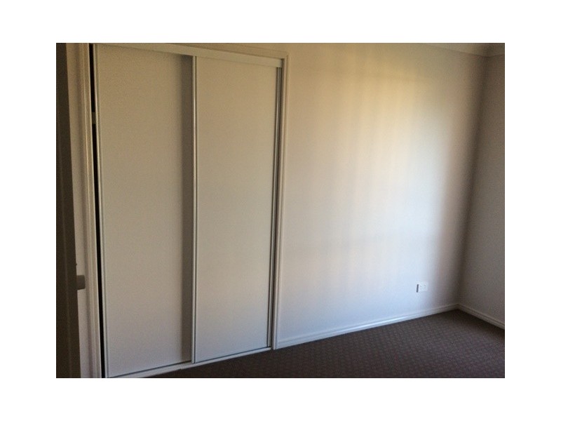 1/19 Essington Mews, Leichhardt QLD 4305