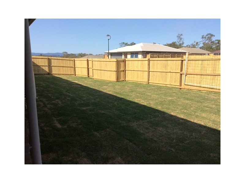 1/19 Essington Mews, Leichhardt QLD 4305