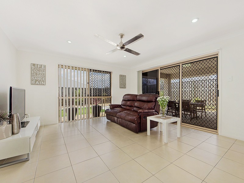 17 WILLOWOOD PLACE, Fernvale QLD 4306