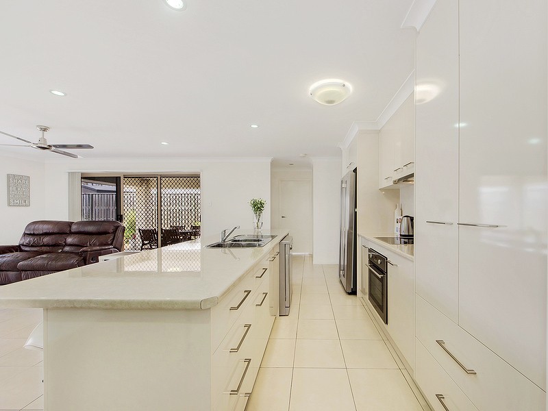 17 WILLOWOOD PLACE, Fernvale QLD 4306