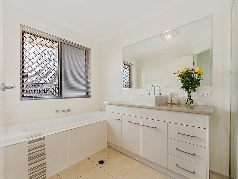 17 WILLOWOOD PLACE, Fernvale QLD 4306
