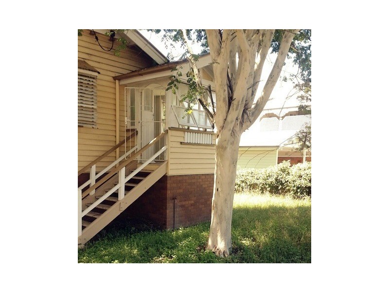 16 Montauban Street, Newtown QLD 4305