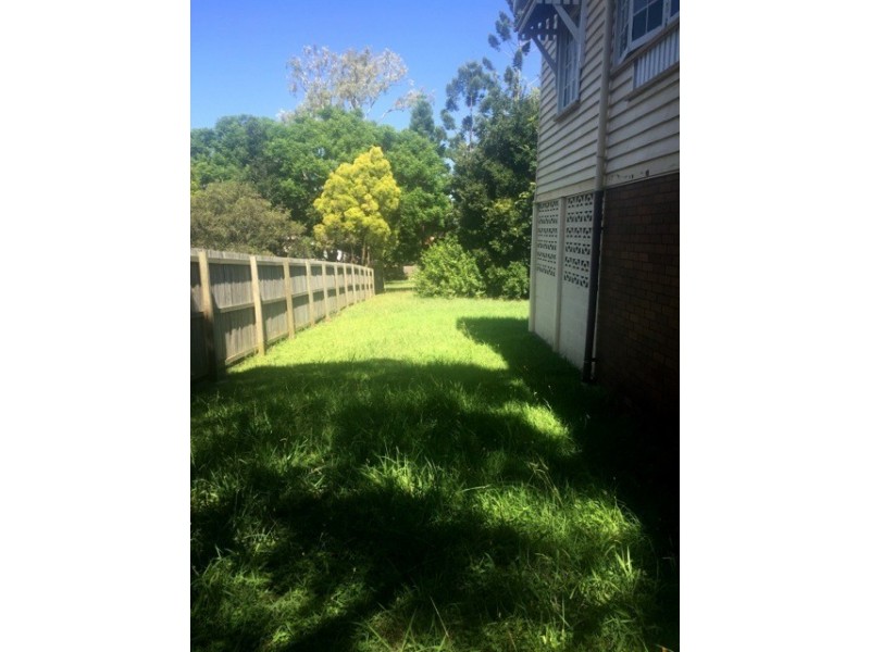 16 Montauban Street, Newtown QLD 4305