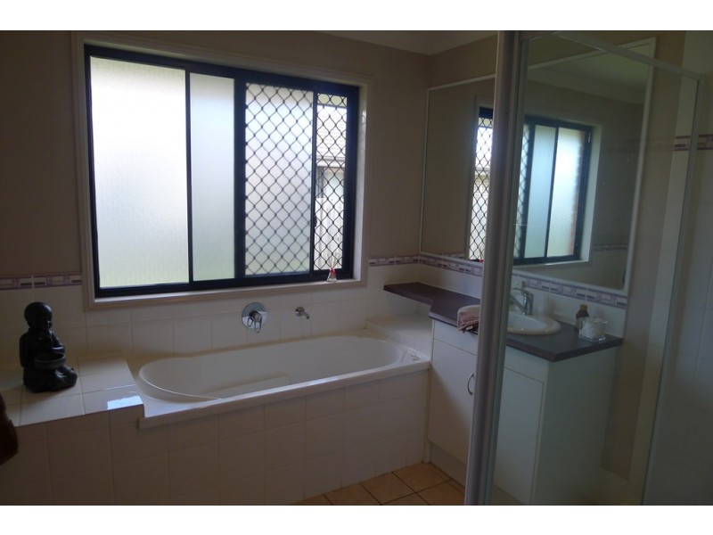 3 RUTHVEN COURT, Yamanto QLD 4305