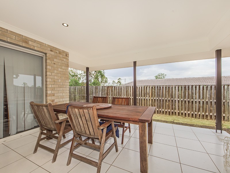 8 GOLDENWOOD CRESCENT, Fernvale QLD 4306