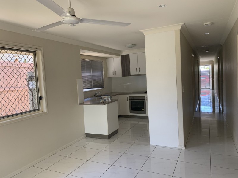 2/11 Galah Street, Churchill QLD 4305