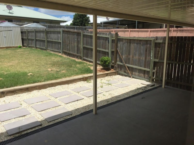 2/11 Galah Street, Churchill QLD 4305