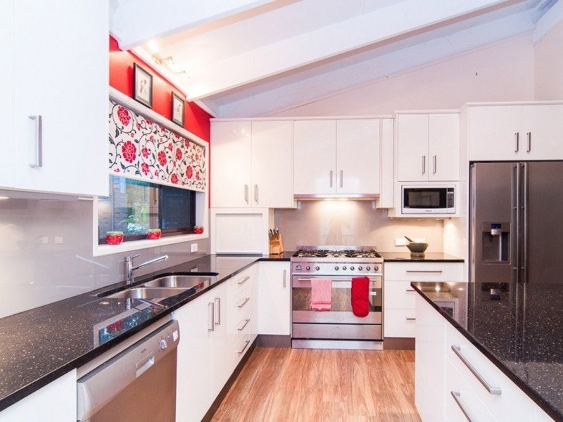 27 MAZZARD STREET, Bellbowrie QLD 4070