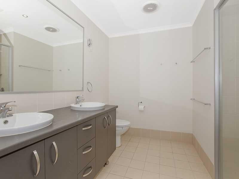 1/ 52 GOLDEN CREST PLACE, Bellbowrie QLD 4070