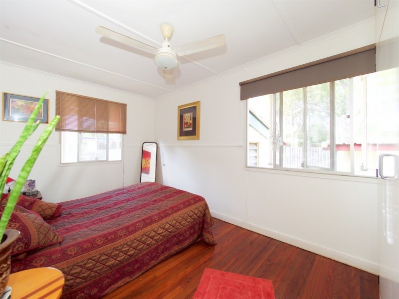 25 BAILLIESTON STREET, Leichhardt QLD 4305