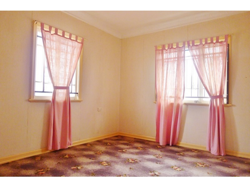 181 GLEBE ROAD, Silkstone QLD 4304