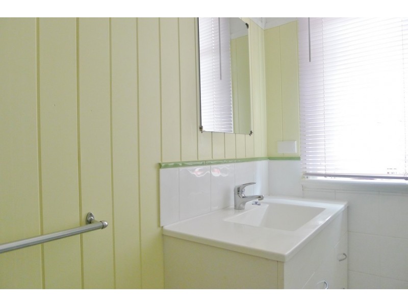 181 GLEBE ROAD, Silkstone QLD 4304