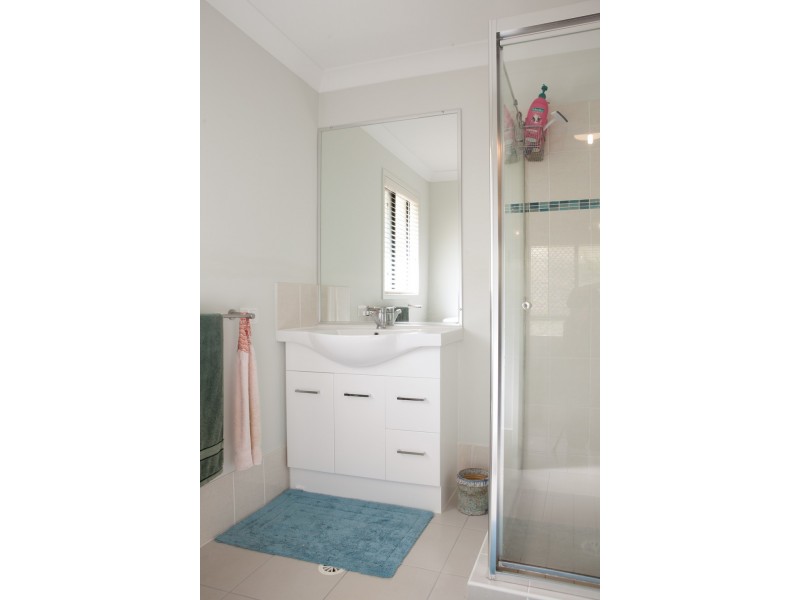 11 MARANOA COURT, Fernvale QLD 4306