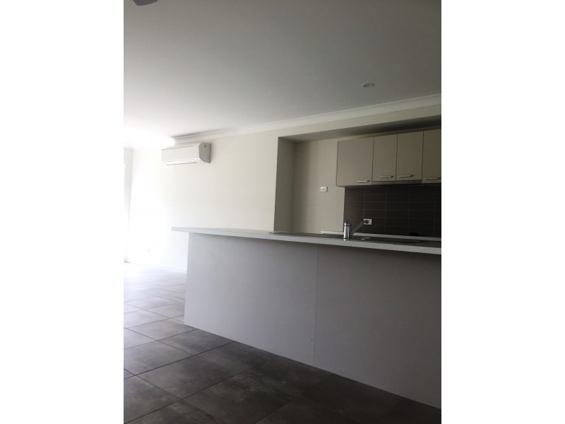 13 corneila street, Leichhardt QLD 4305