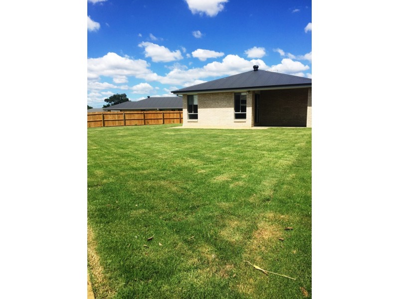 13 corneila street, Leichhardt QLD 4305