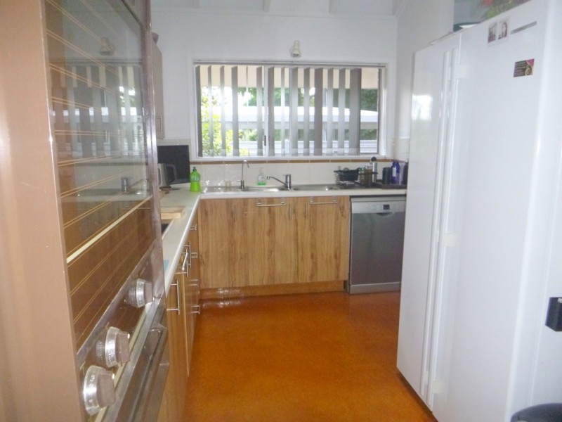 90 ESSENDON ROAD, Anstead QLD 4070