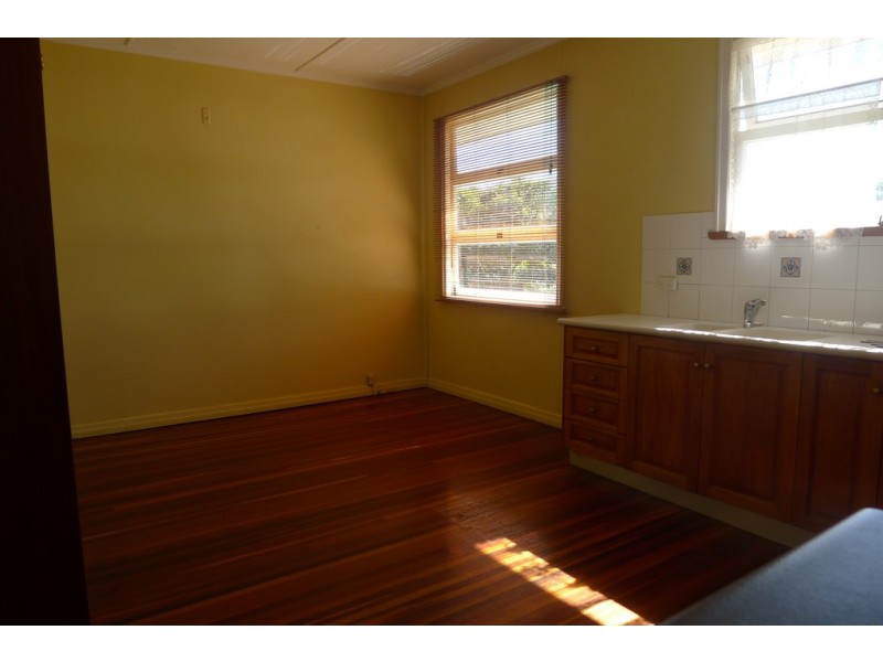 1 JAMES STREET, East Ipswich QLD 4305