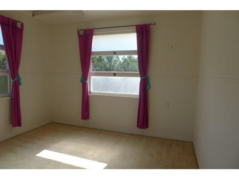 1 JAMES STREET, East Ipswich QLD 4305