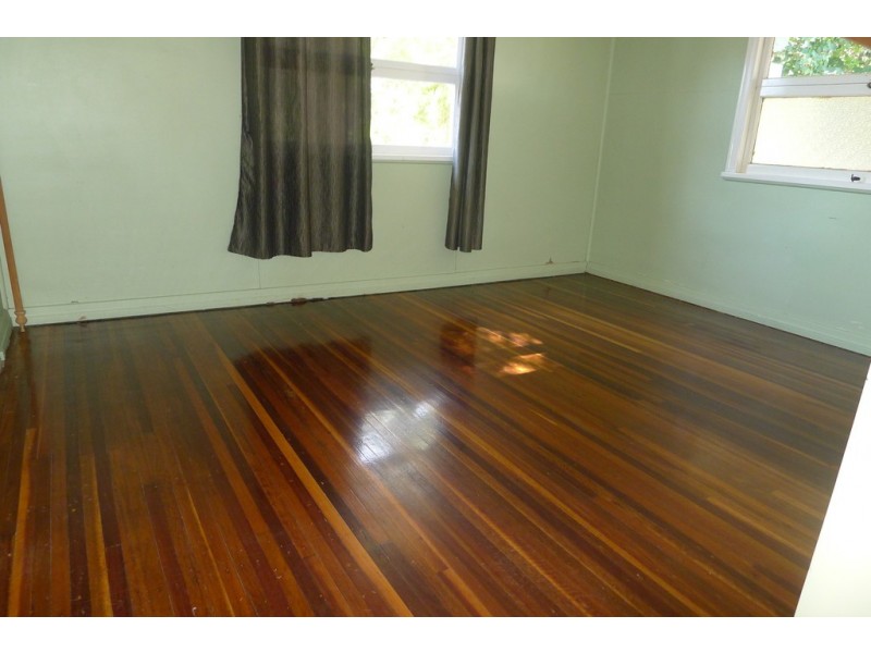 1 JAMES STREET, East Ipswich QLD 4305