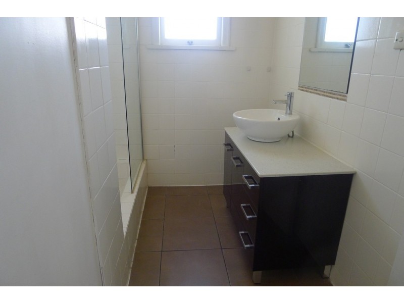 1 JAMES STREET, East Ipswich QLD 4305