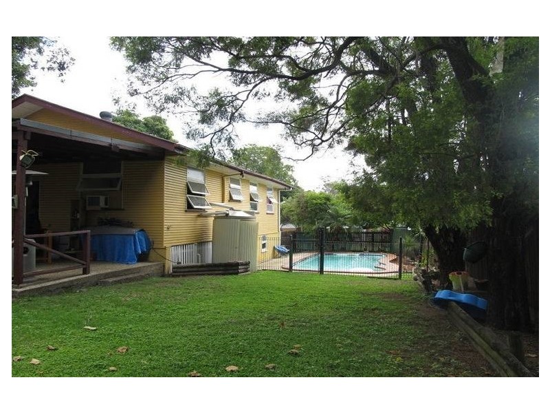 1 JAMES STREET, East Ipswich QLD 4305