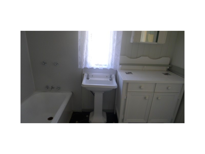 86 JACARANDA ST, East Ipswich QLD 4305