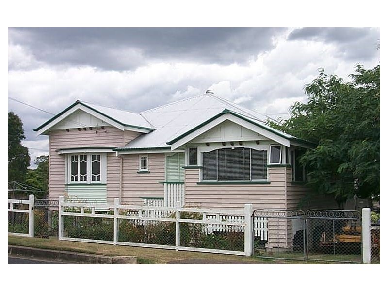 12 HILL STREET, North Ipswich QLD 4305