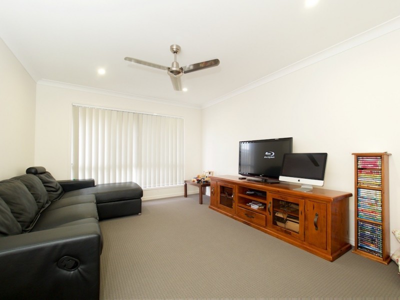 137 SARAH DRIVE, Yamanto QLD 4305